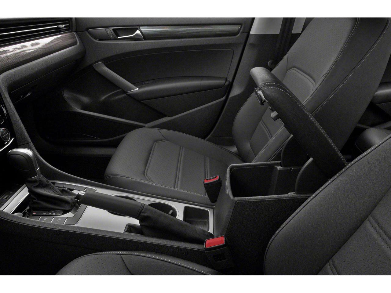 2021 Volkswagen Passat Highline 2.0T 6sp at w/Tip Remote Starter  Alloy Wheels  Sun/Moonroof  Woodgrain Interior Trim Photo