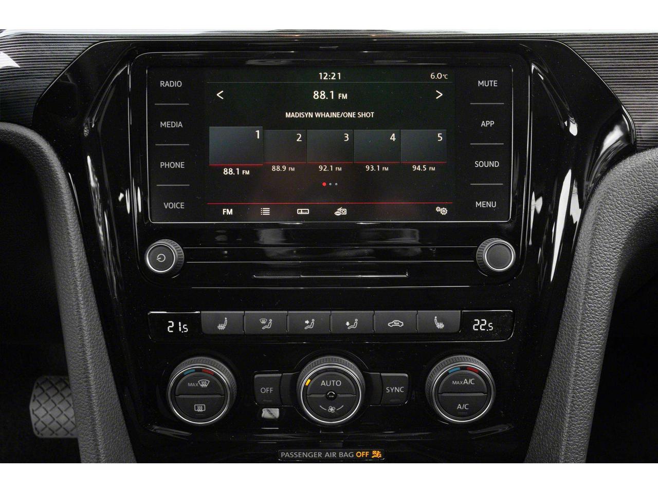 2021 Volkswagen Passat Highline 2.0T 6sp at w/Tip Remote Starter  Alloy Wheels  Sun/Moonroof  Woodgrain Interior Trim Photo