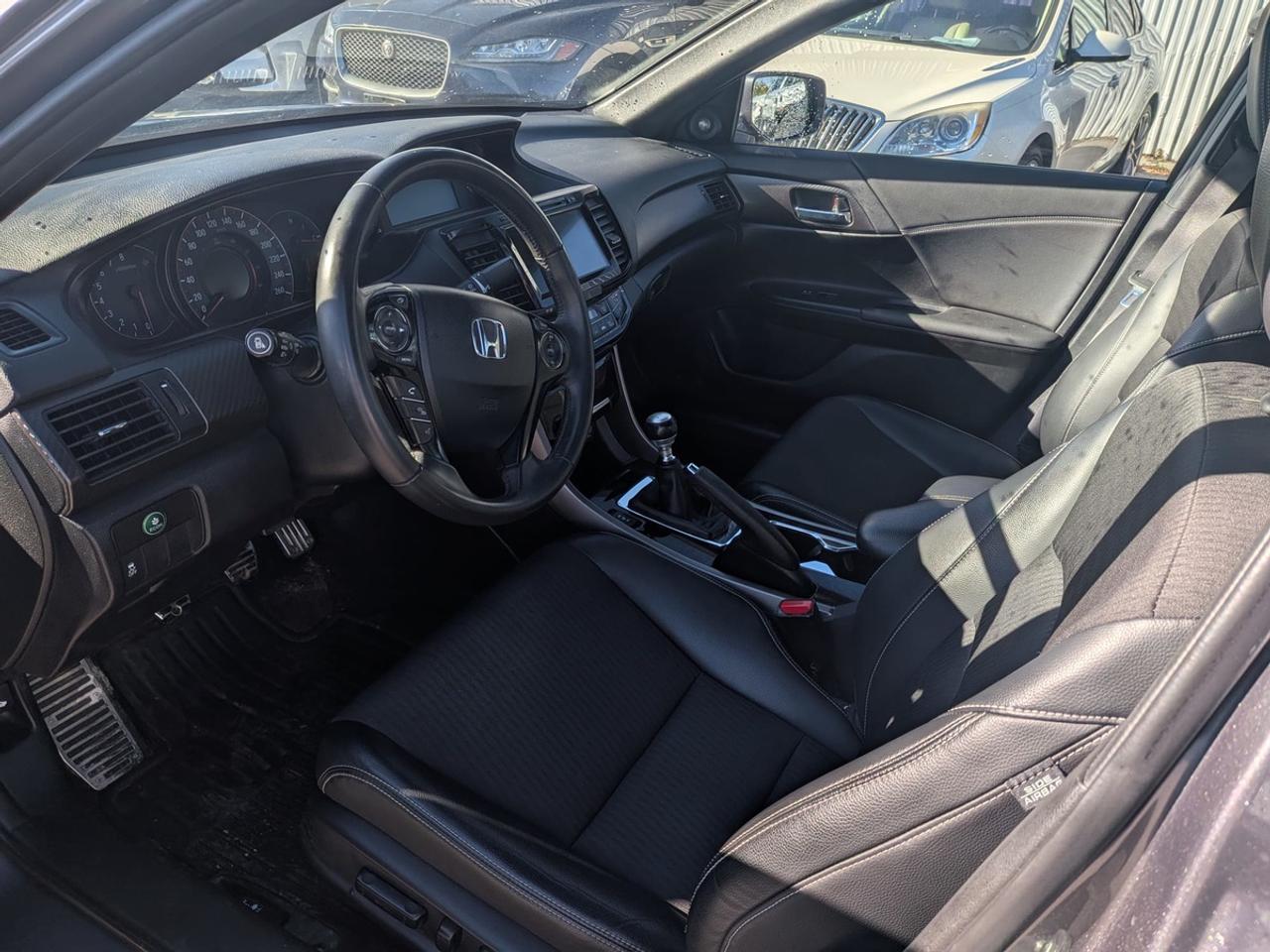 2017 Honda Accord Sport Photo