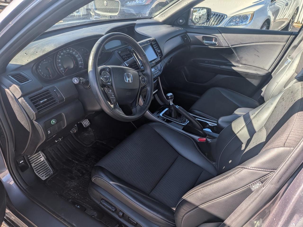 2017 Honda Accord Sport Photo