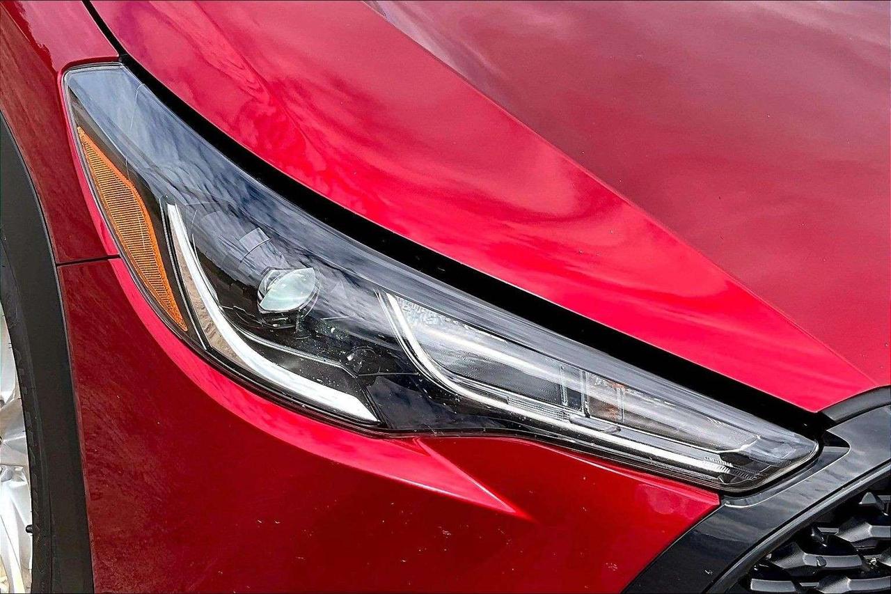 2025 Toyota Corolla Cross LE   Heated Seats   CarPlay   Backup Camera   AWD Photo
