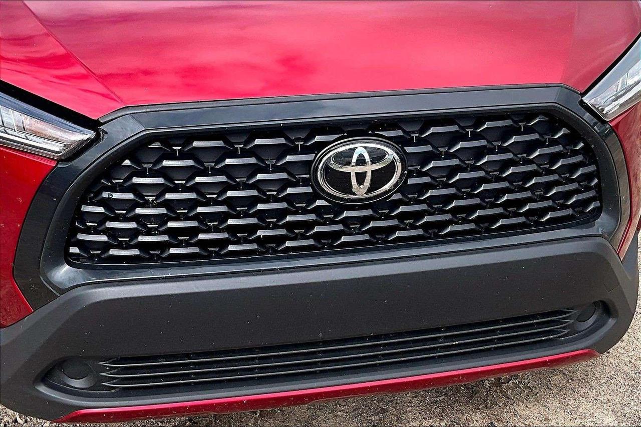 2025 Toyota Corolla Cross LE   Heated Seats   CarPlay   Backup Camera   AWD Photo