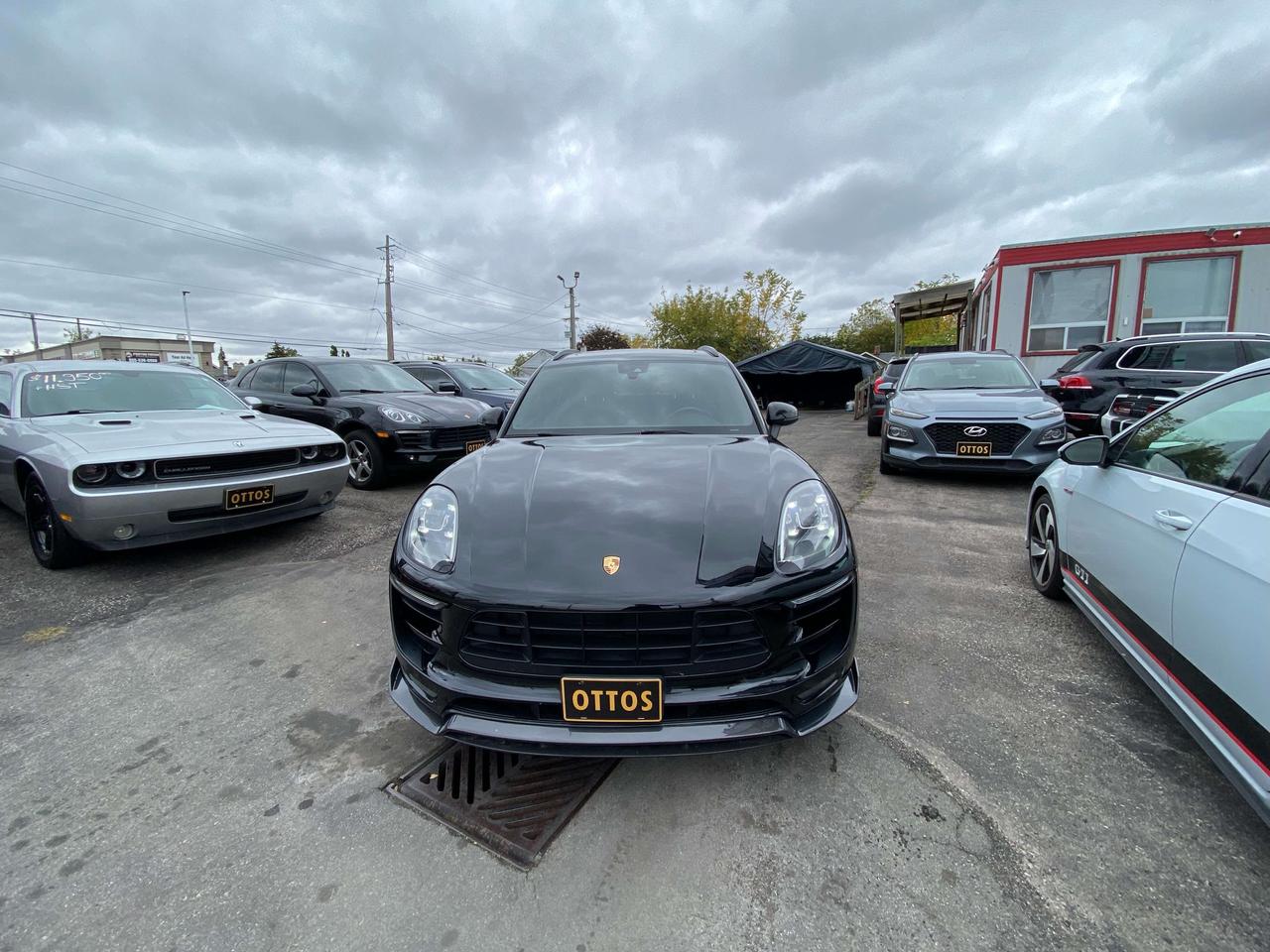 2017 Porsche Macan Performance Pkg Photo