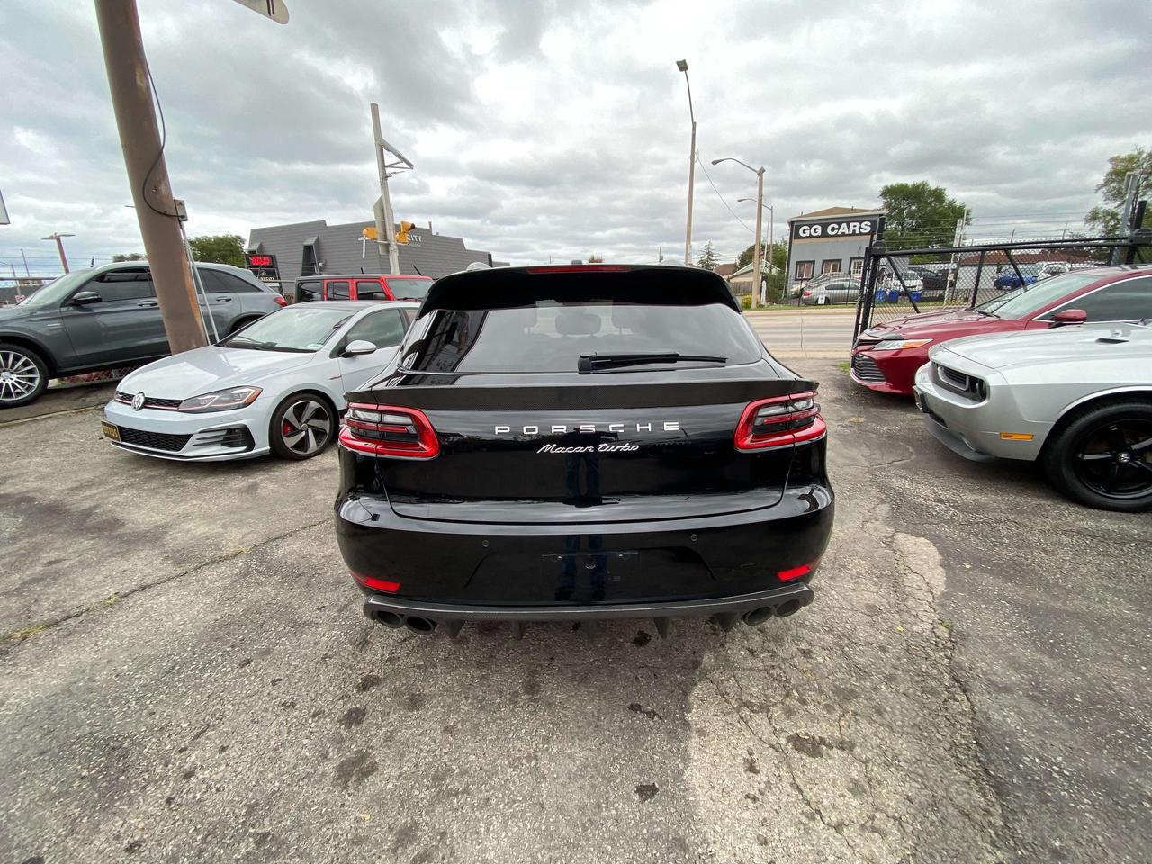 2017 Porsche Macan Performance Pkg Photo