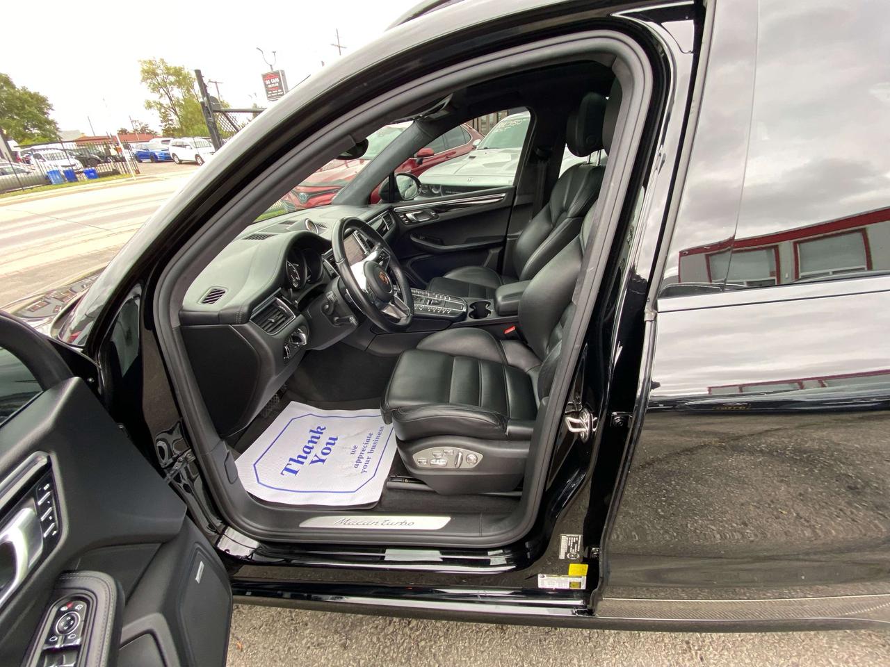 2017 Porsche Macan Performance Pkg Photo