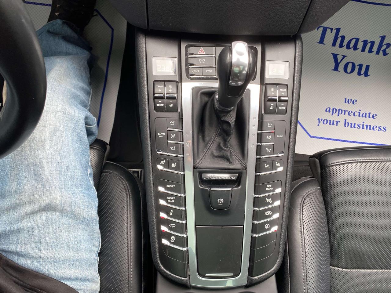 2017 Porsche Macan Performance Pkg Photo