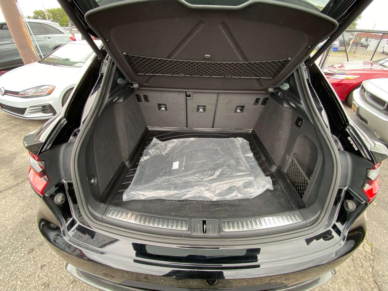 2017 Porsche Macan Performance Pkg Photo