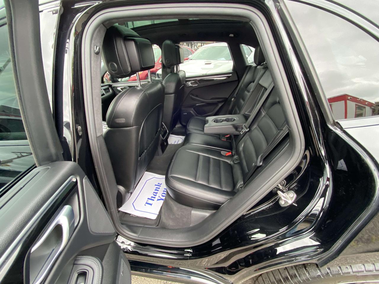 2017 Porsche Macan Performance Pkg Photo