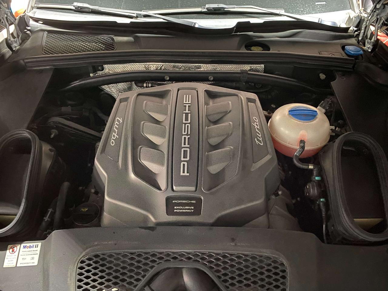 2017 Porsche Macan Performance Pkg Photo