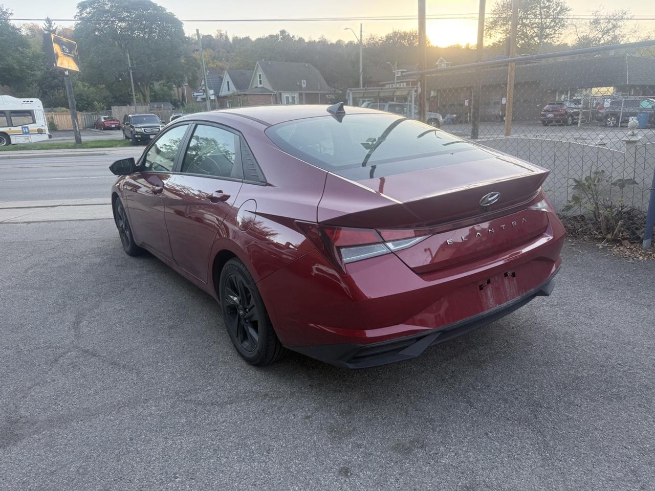 2022 Hyundai Elantra Preferred Photo3