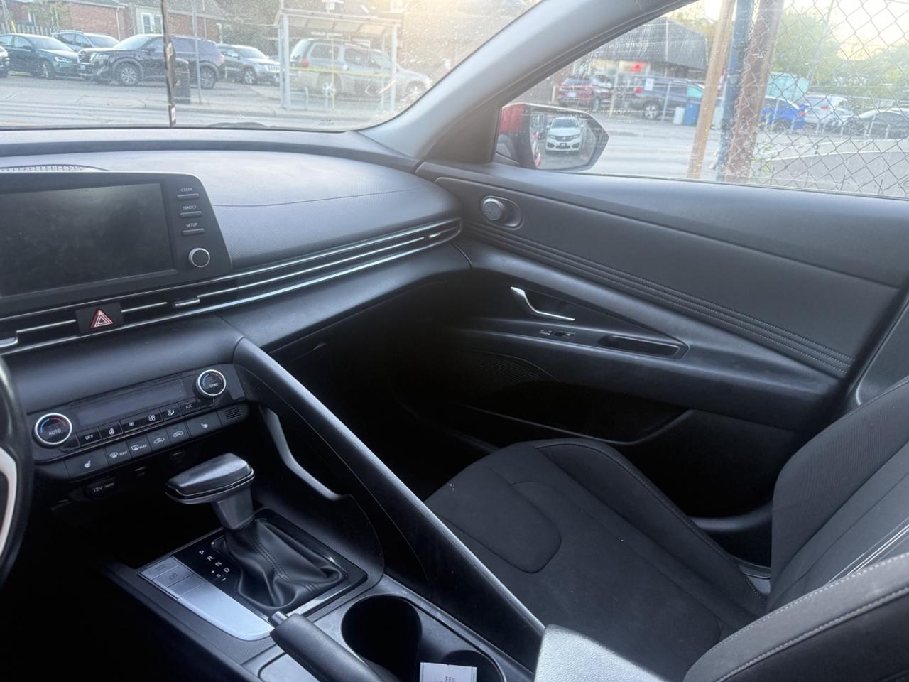 2022 Hyundai Elantra Preferred Photo