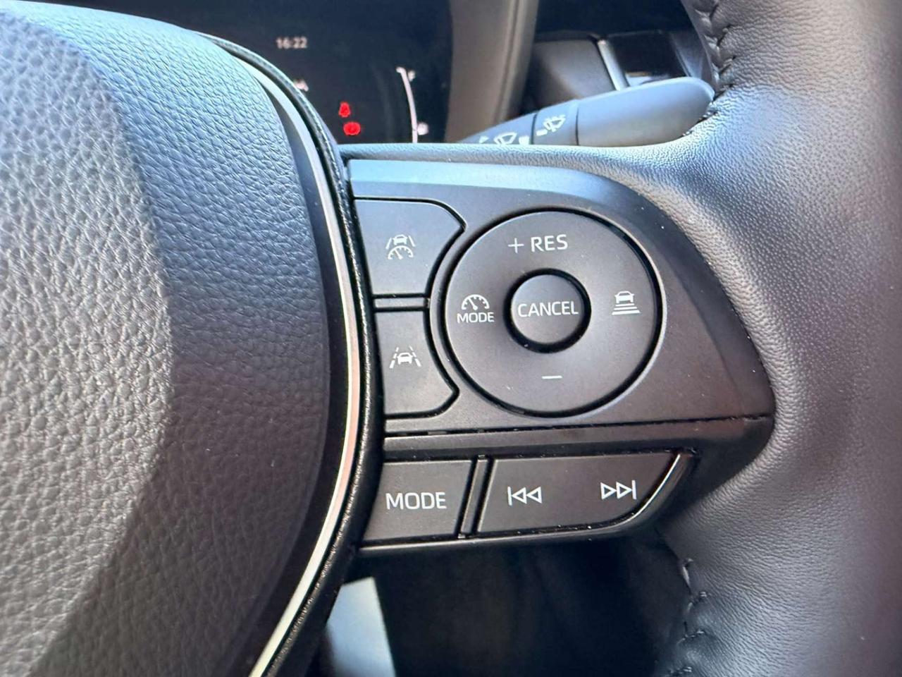 2025 Toyota Corolla Hybrid SE CVT AWD, UPGRADE PACKAGE Photo