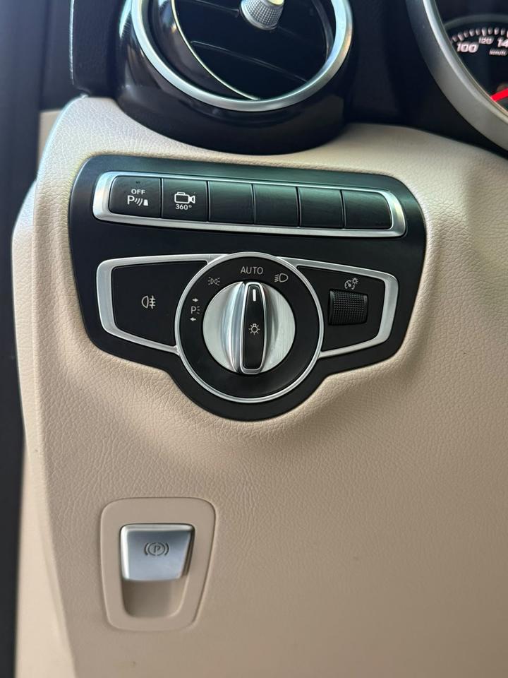 2019 Mercedes-Benz GLC 300 4MATIC Photo