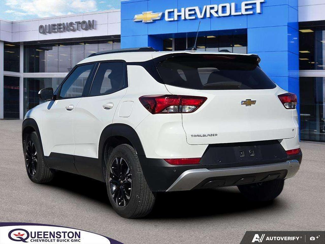 2023 Chevrolet TrailBlazer LT   PANO ROOF   LEATHER   NO CLAIMS   ONE OWNER Photo
