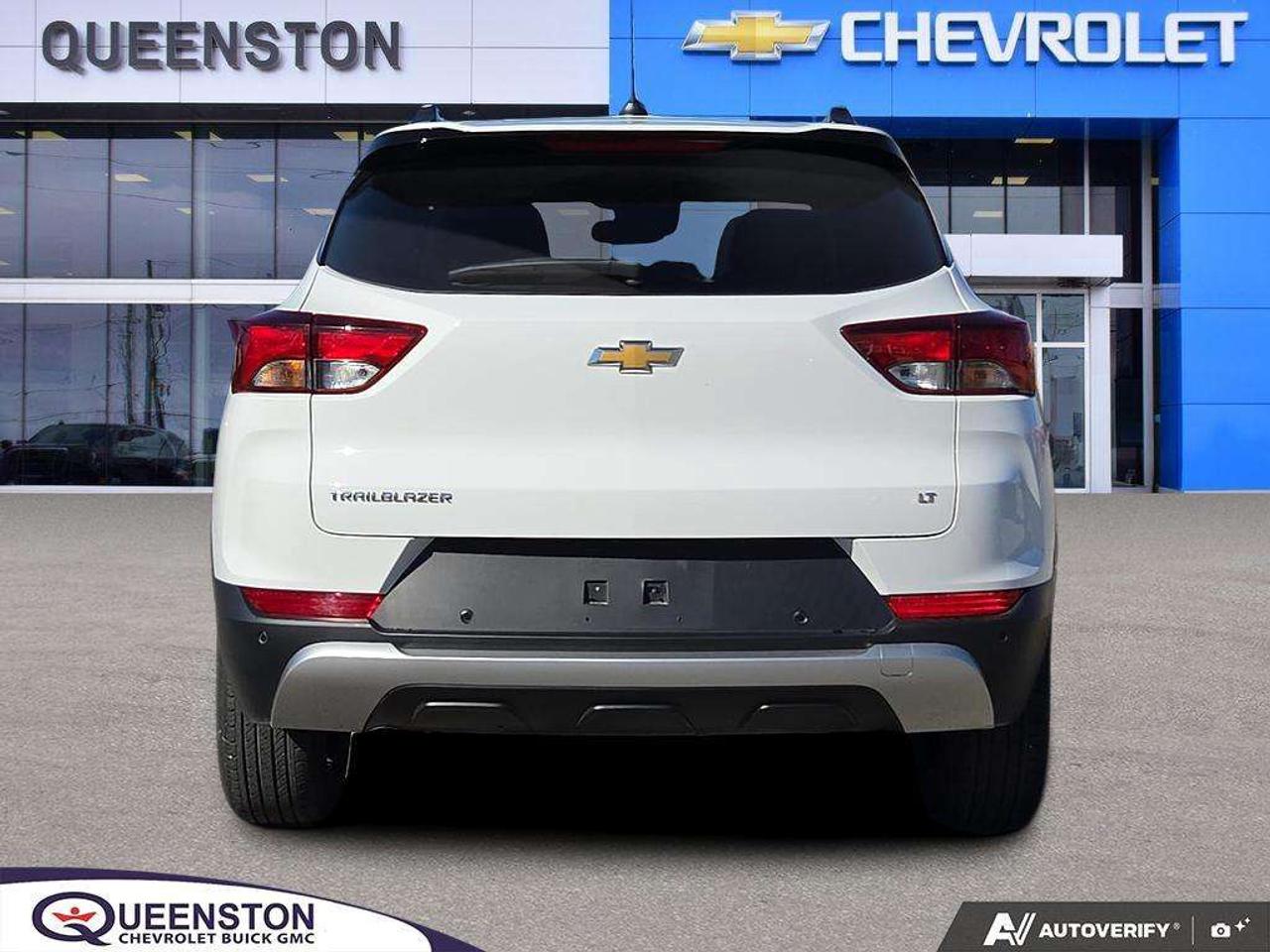 2023 Chevrolet TrailBlazer LT   PANO ROOF   LEATHER   NO CLAIMS   ONE OWNER Photo