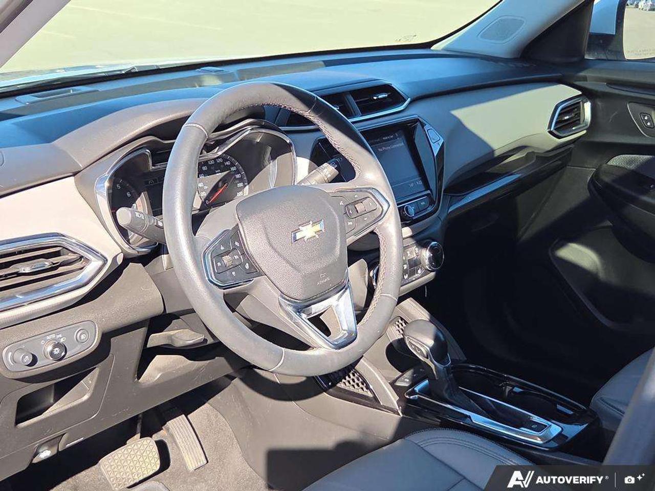 2023 Chevrolet TrailBlazer LT   PANO ROOF   LEATHER   NO CLAIMS   ONE OWNER Photo