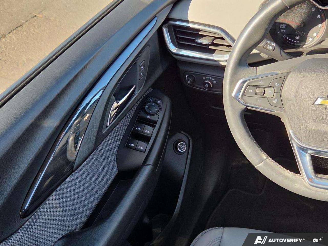 2023 Chevrolet TrailBlazer LT   PANO ROOF   LEATHER   NO CLAIMS   ONE OWNER Photo