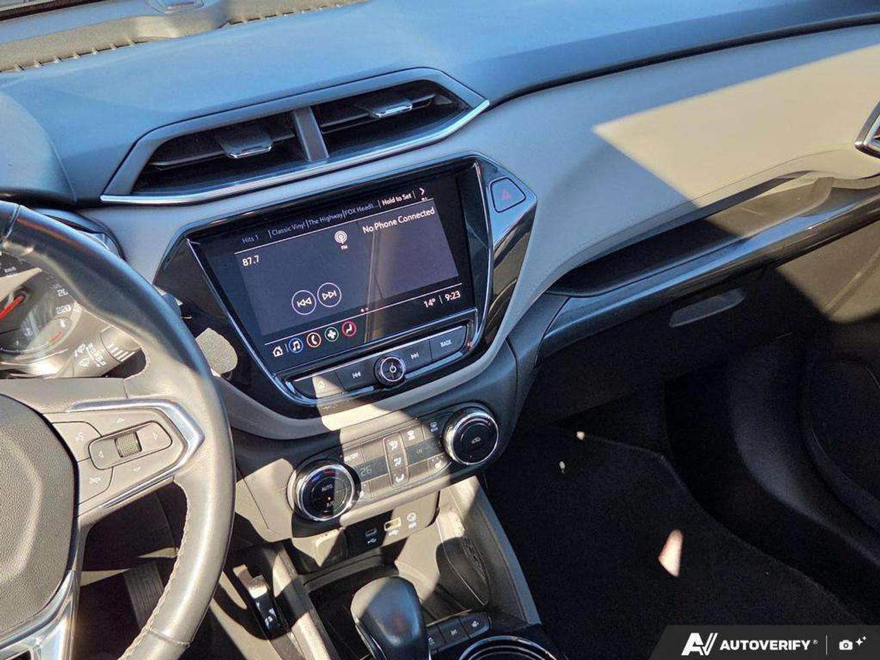 2023 Chevrolet TrailBlazer LT   PANO ROOF   LEATHER   NO CLAIMS   ONE OWNER Photo