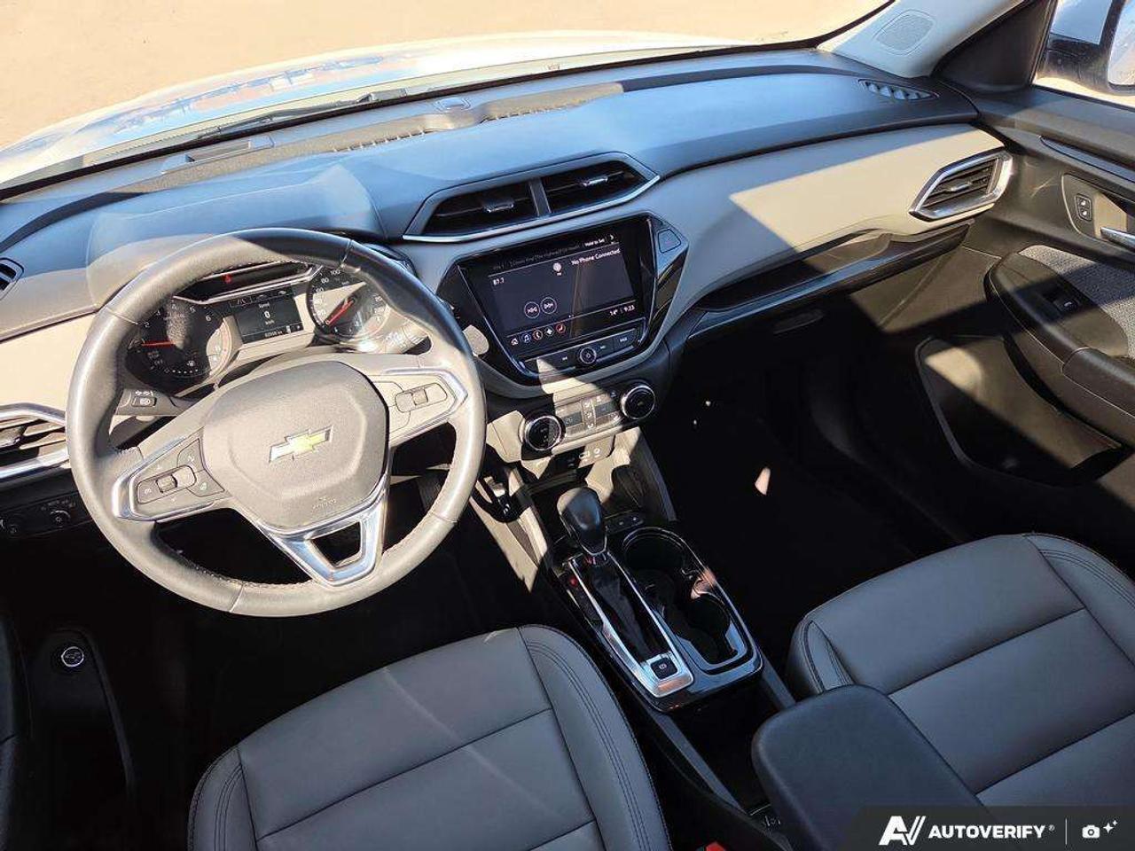 2023 Chevrolet TrailBlazer LT   PANO ROOF   LEATHER   NO CLAIMS   ONE OWNER Photo