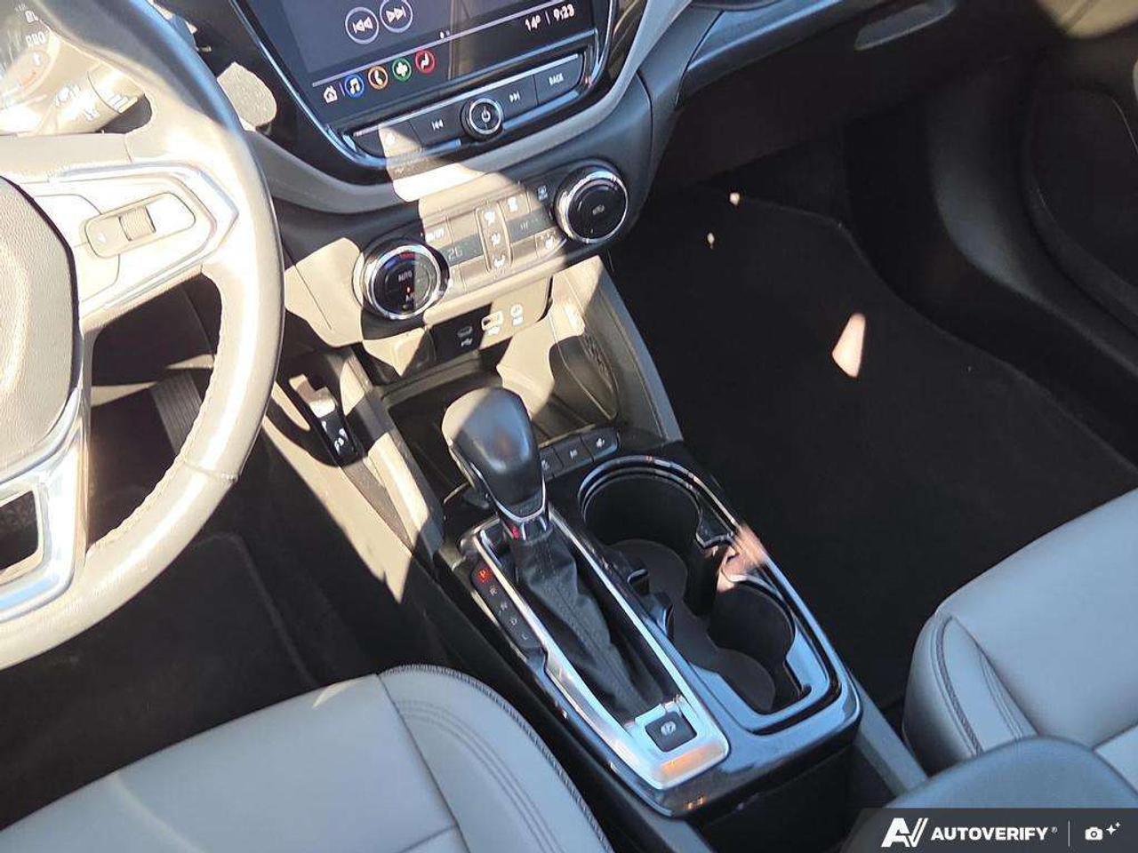 2023 Chevrolet TrailBlazer LT   PANO ROOF   LEATHER   NO CLAIMS   ONE OWNER Photo