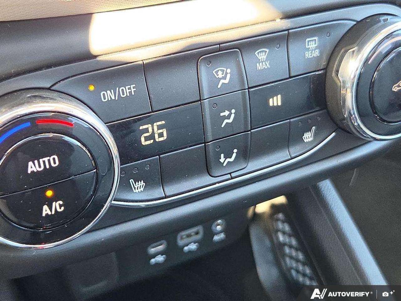 2023 Chevrolet TrailBlazer LT   PANO ROOF   LEATHER   NO CLAIMS   ONE OWNER Photo