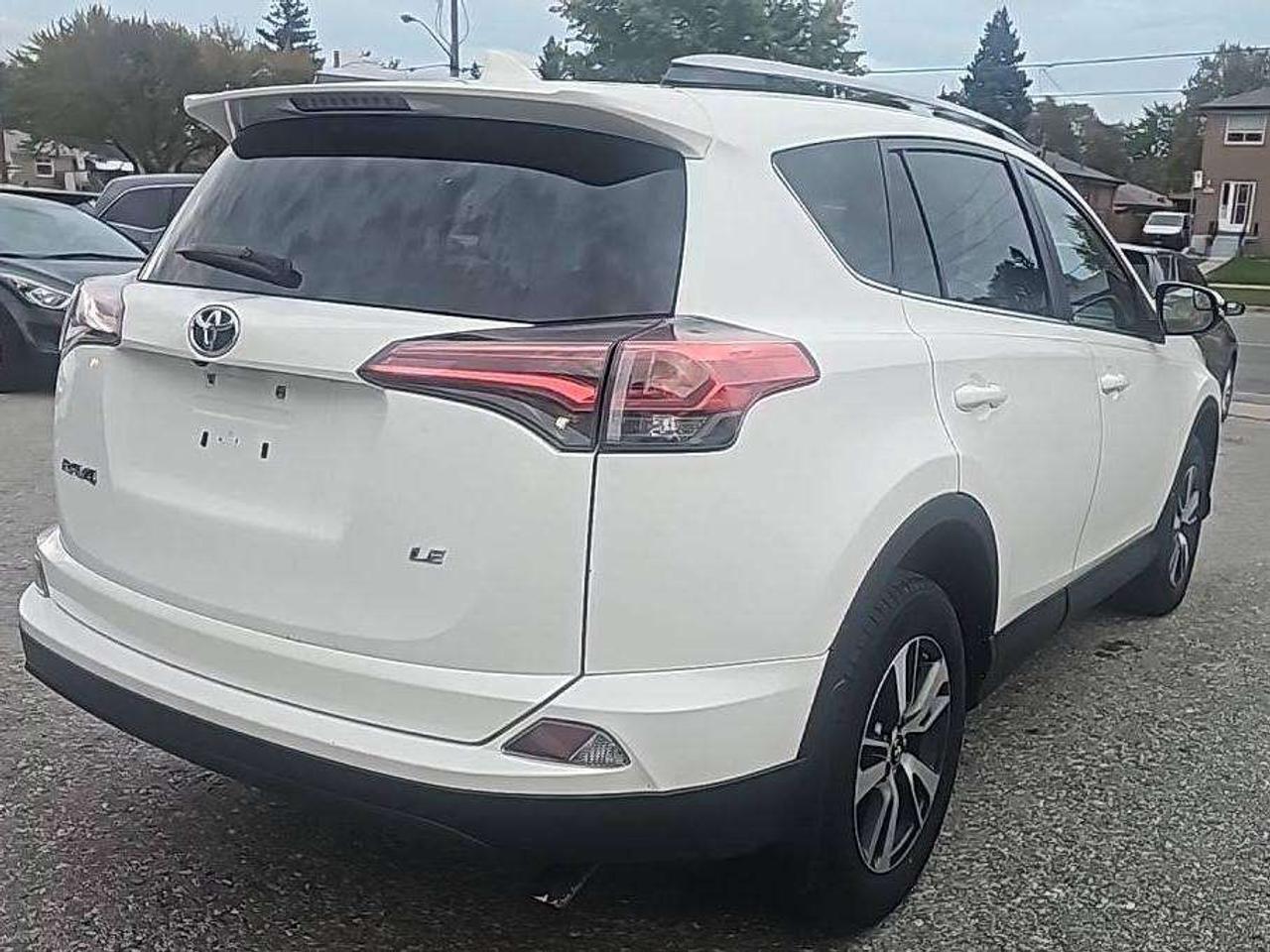 2018 Toyota RAV4 LE Photo