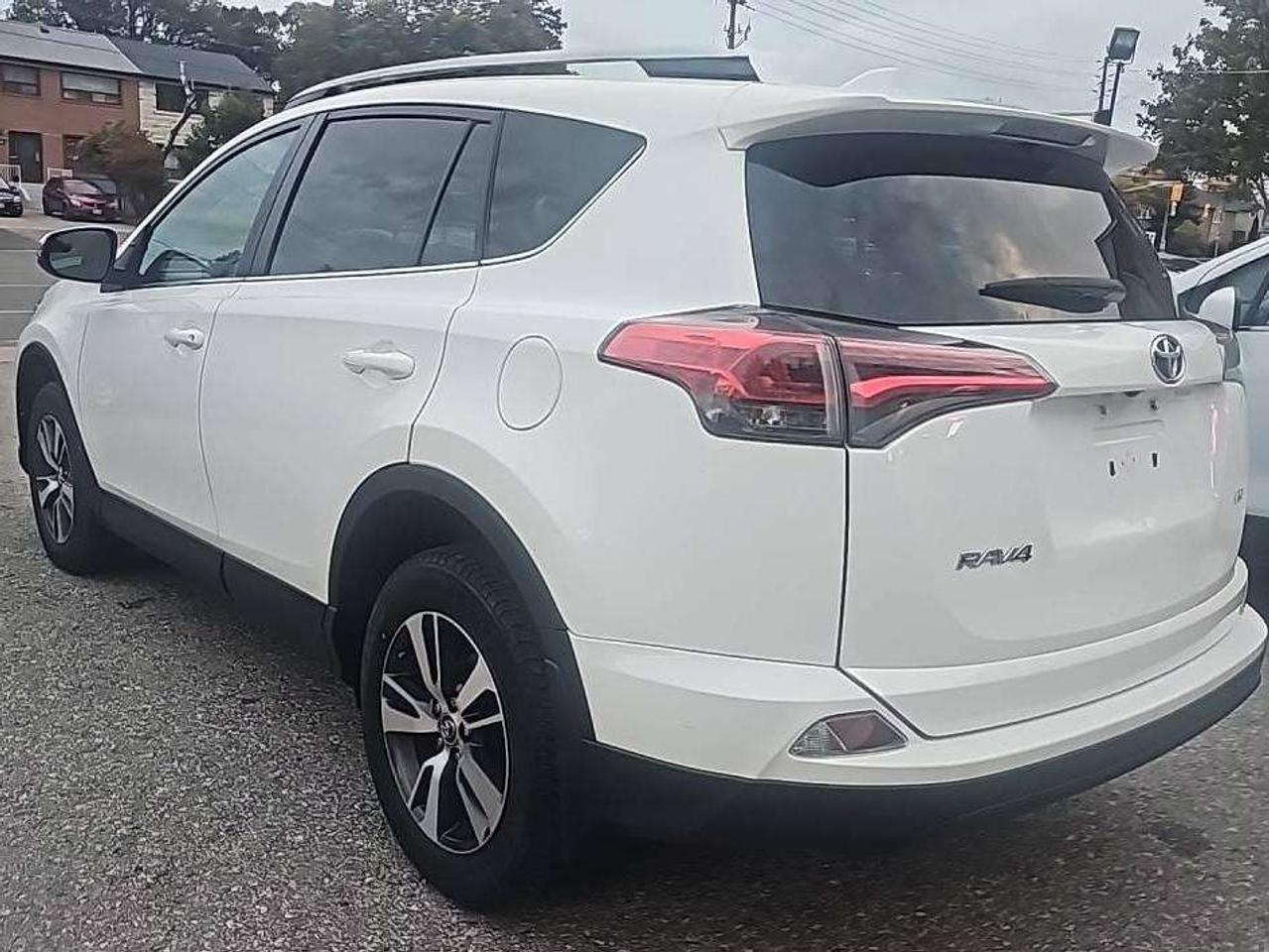 2018 Toyota RAV4 LE Photo