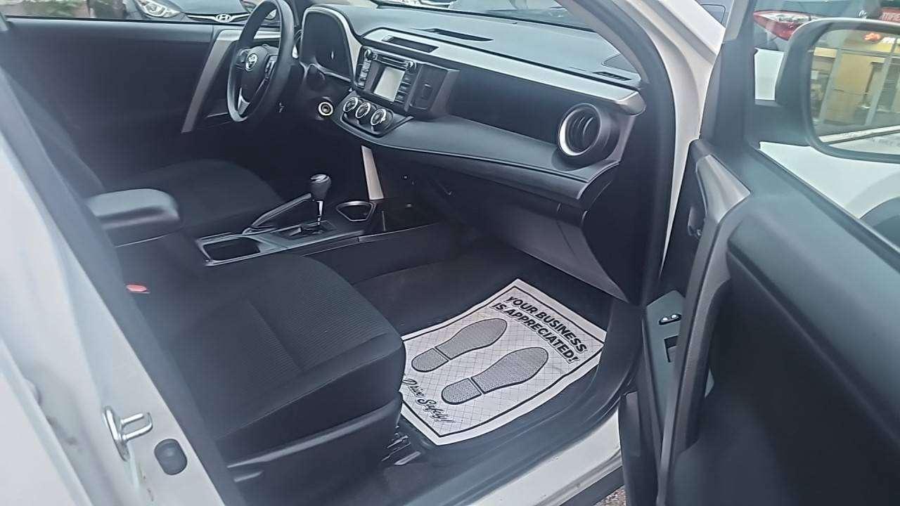 2018 Toyota RAV4 LE Photo