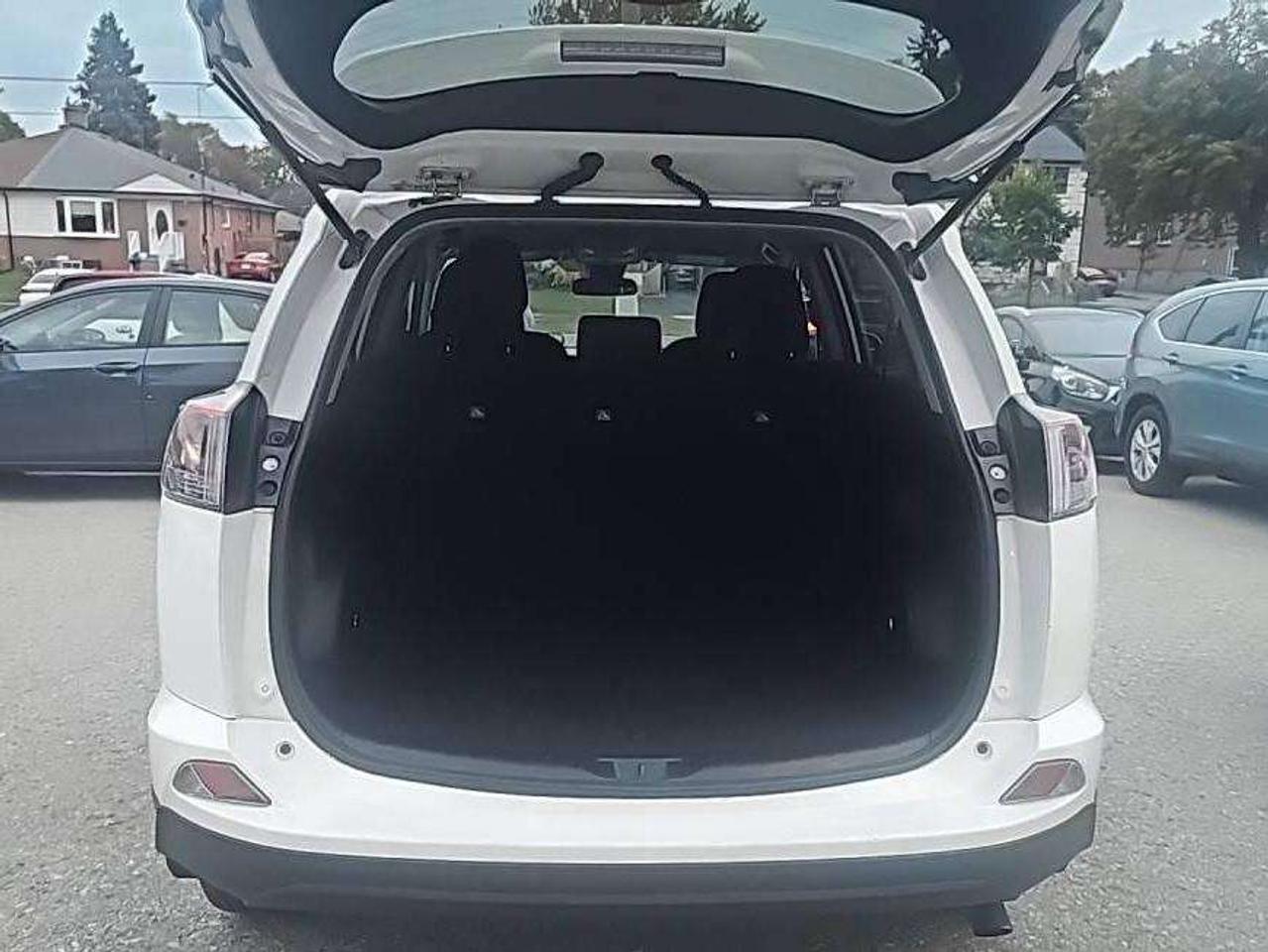 2018 Toyota RAV4 LE Photo