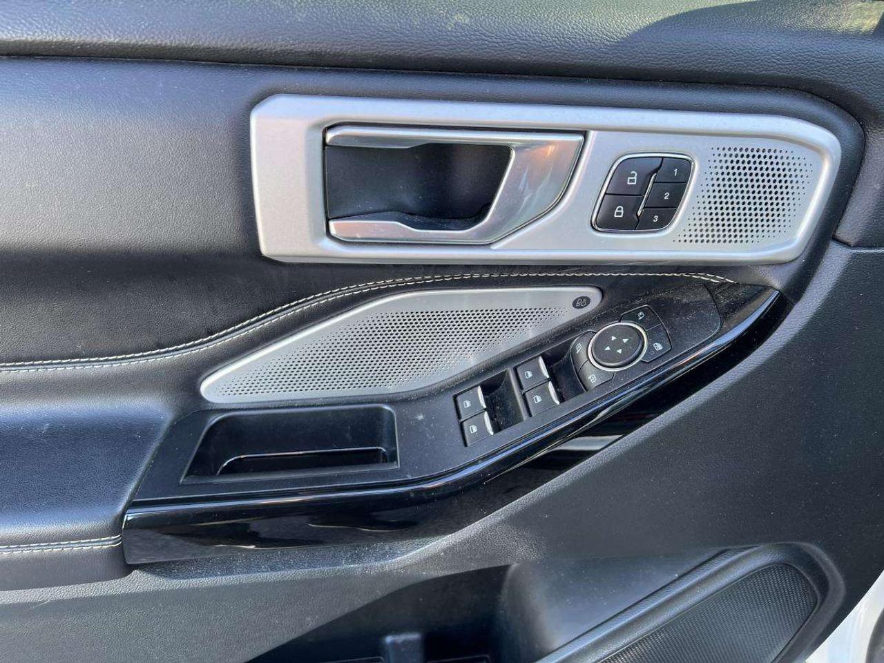2021 Ford Explorer ST 4WD Photo