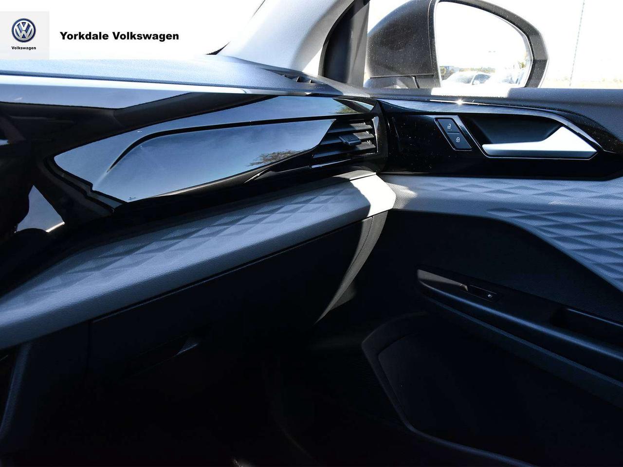 2023 Volkswagen Taos Trendline Photo