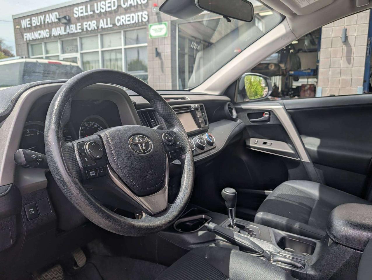 2017 Toyota RAV4 LE Photo