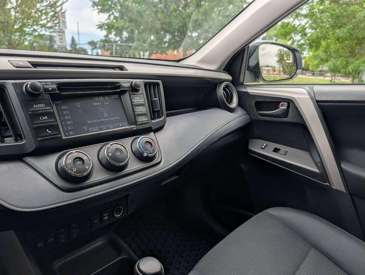 2017 Toyota RAV4 LE Photo