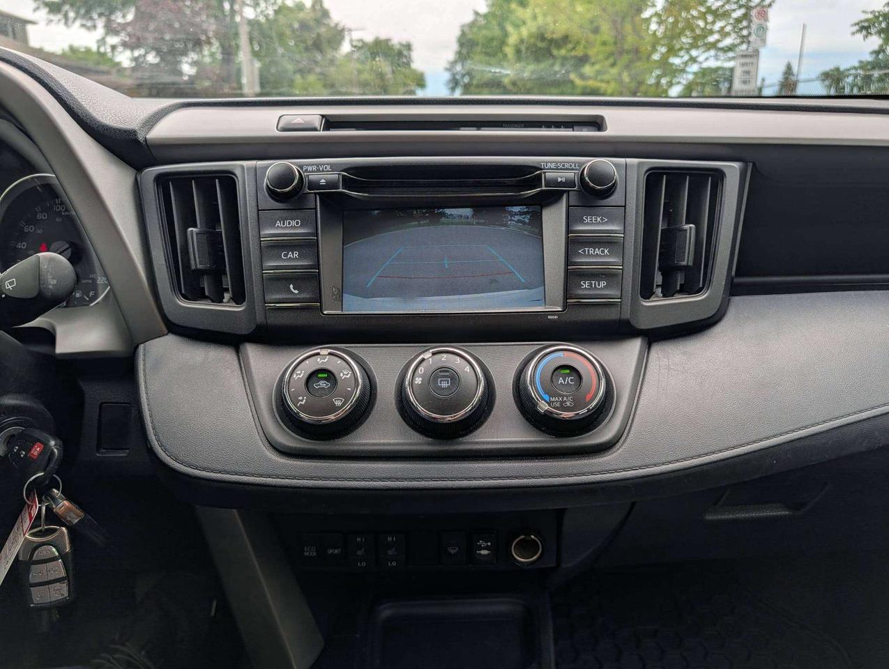 2017 Toyota RAV4 LE Photo