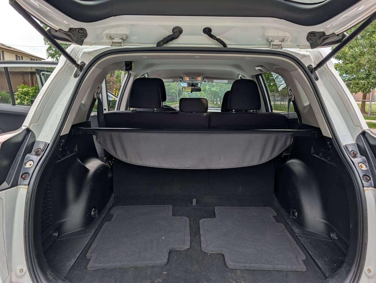 2017 Toyota RAV4 LE Photo