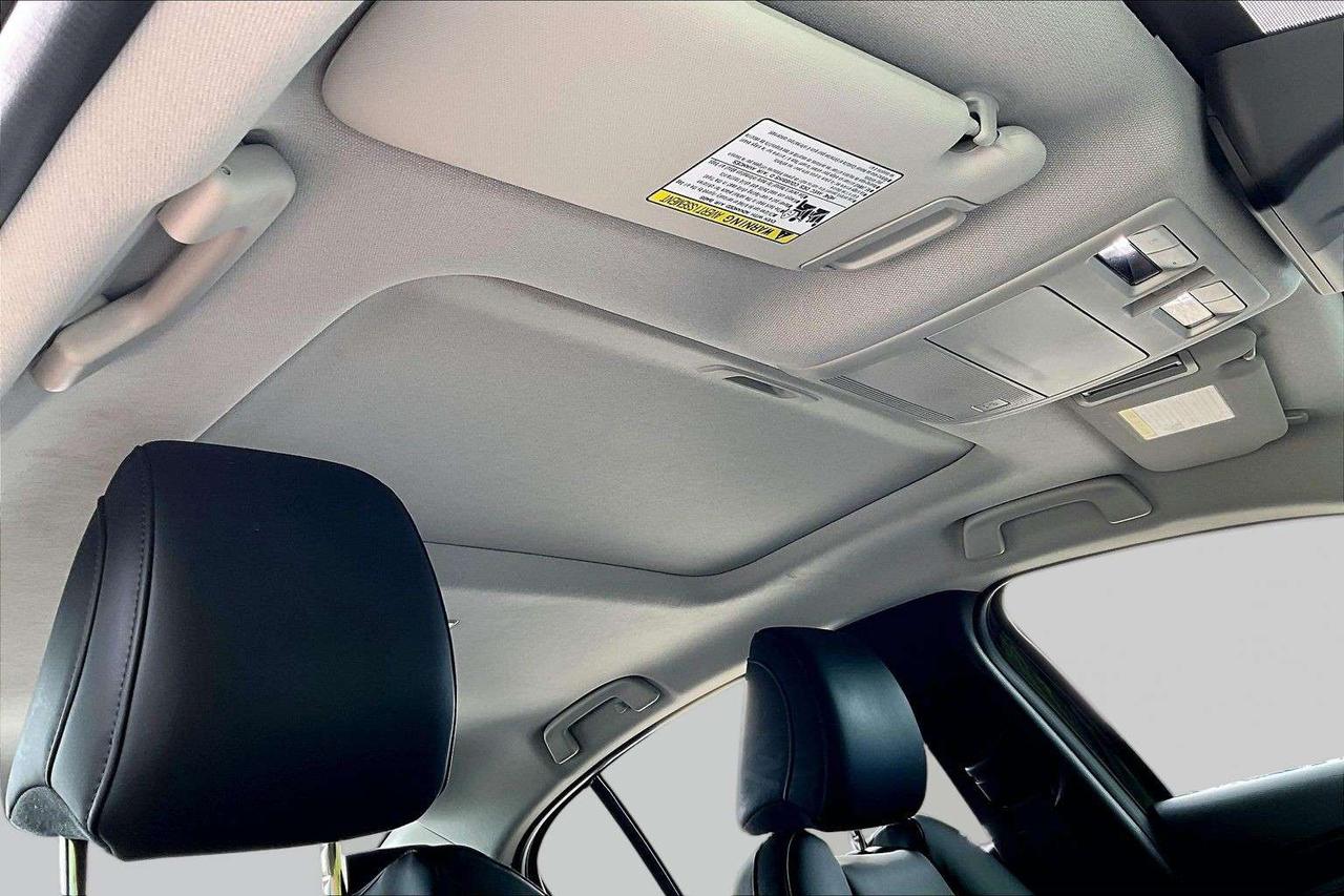 2025 Mazda 3 GS AWD / LEATHER / 1 OWNER Photo