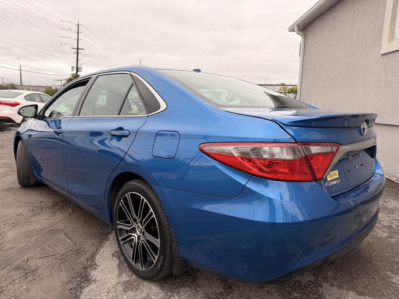 2016 Toyota Camry SE Photo
