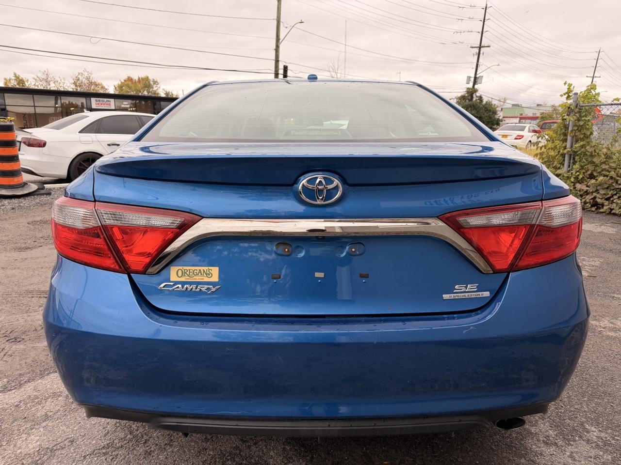 2016 Toyota Camry SE Photo