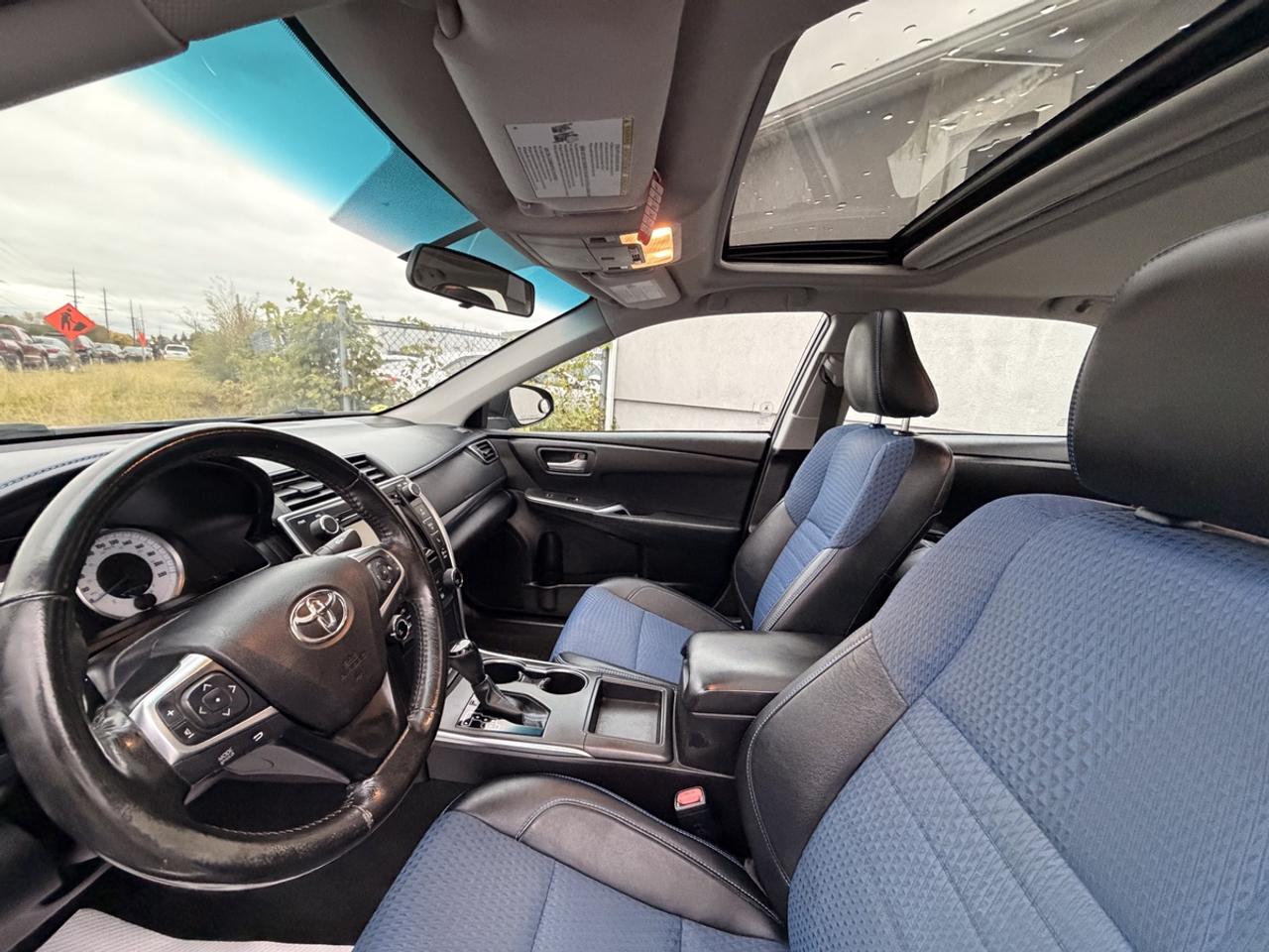 2016 Toyota Camry SE Photo