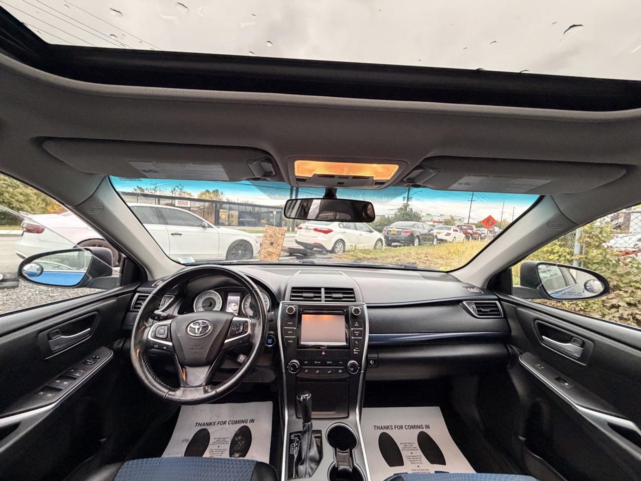 2016 Toyota Camry SE Photo
