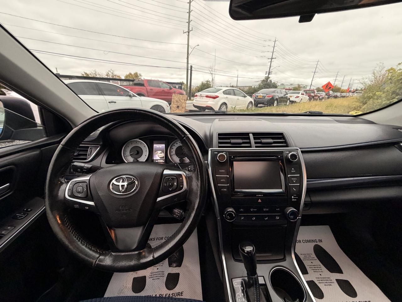 2016 Toyota Camry SE Photo