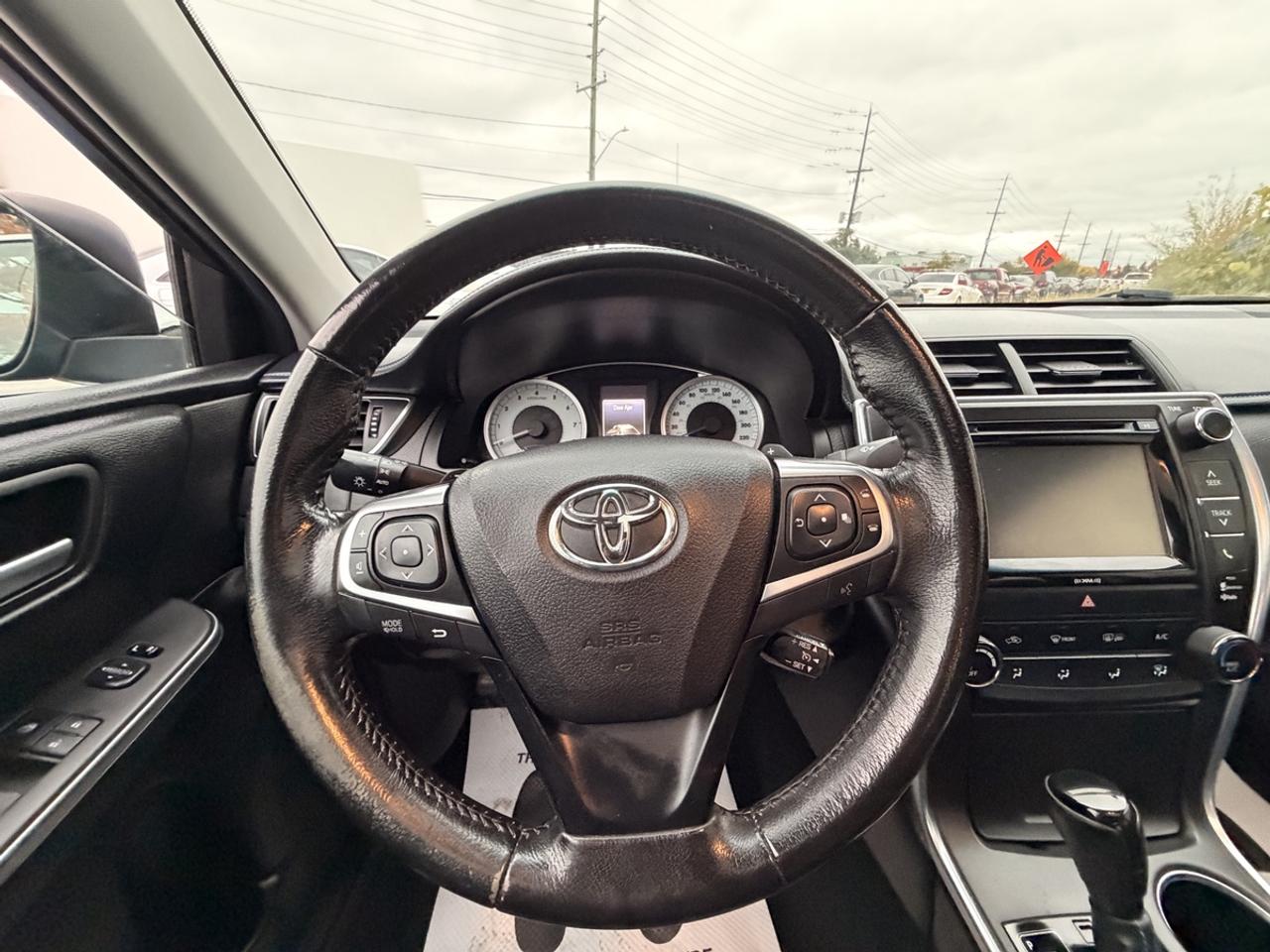 2016 Toyota Camry SE Photo