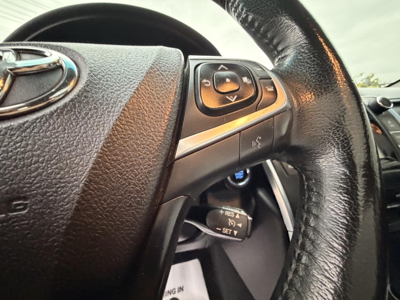 2016 Toyota Camry SE Photo