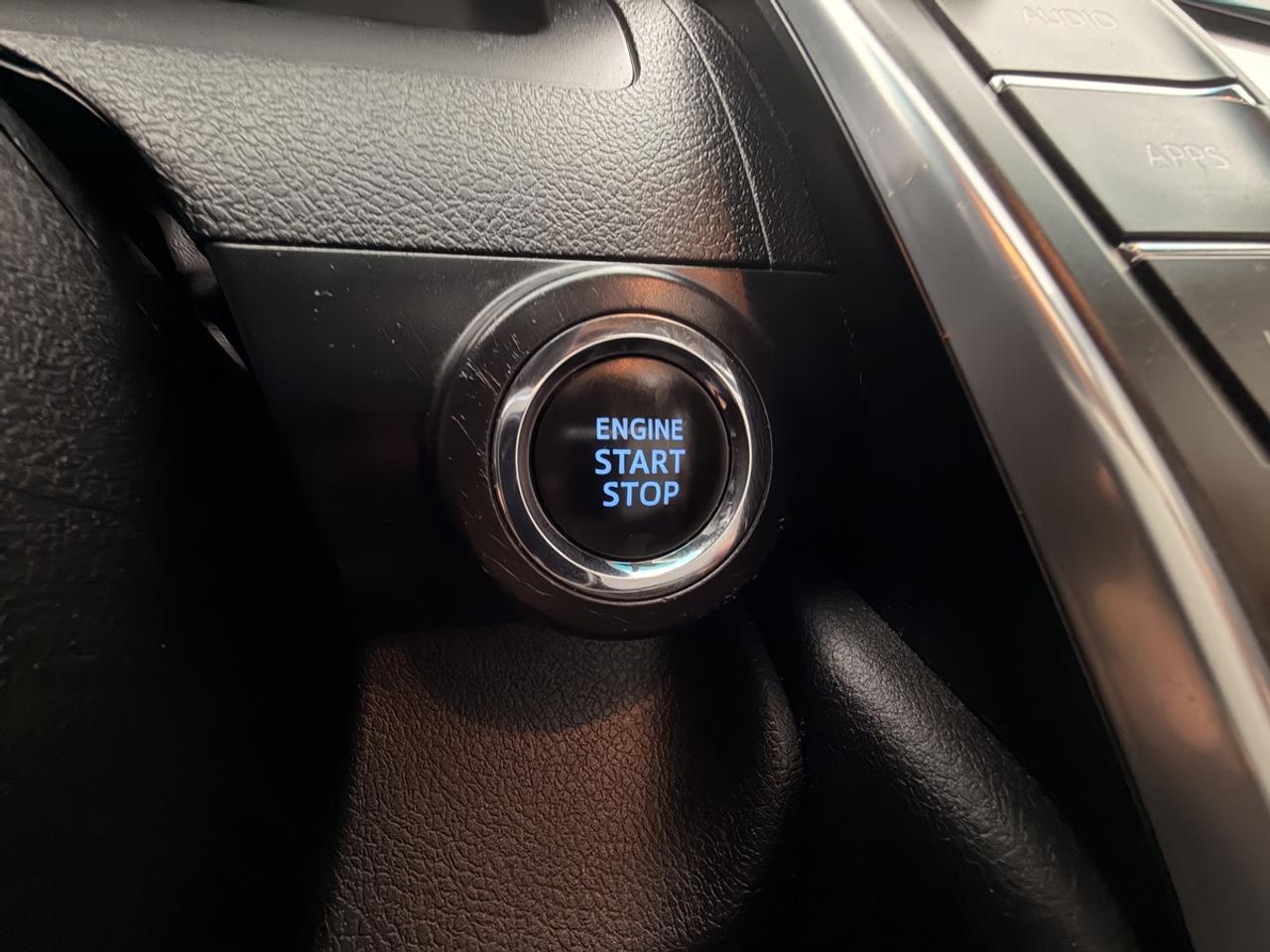 2016 Toyota Camry SE Photo