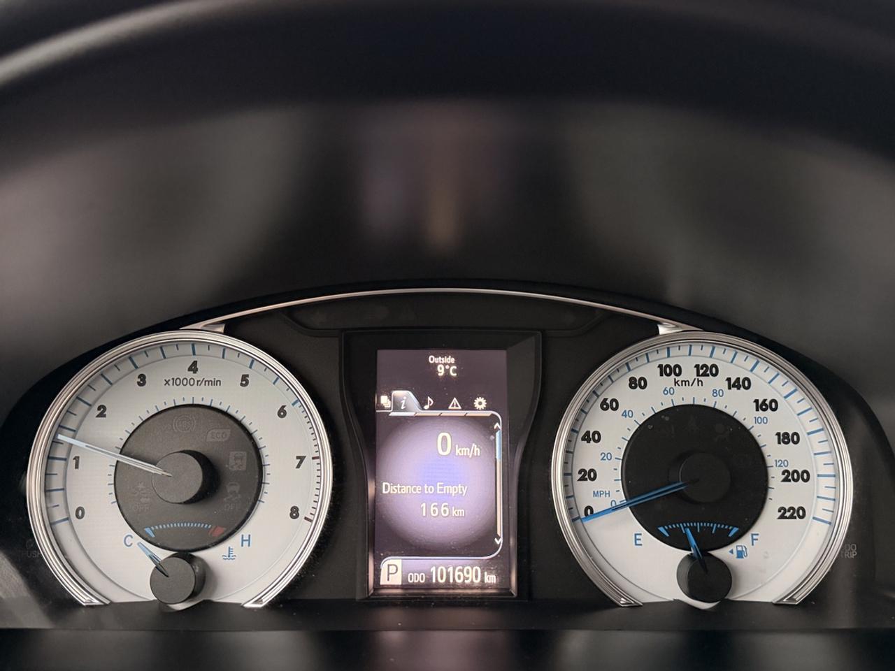 2016 Toyota Camry SE Photo