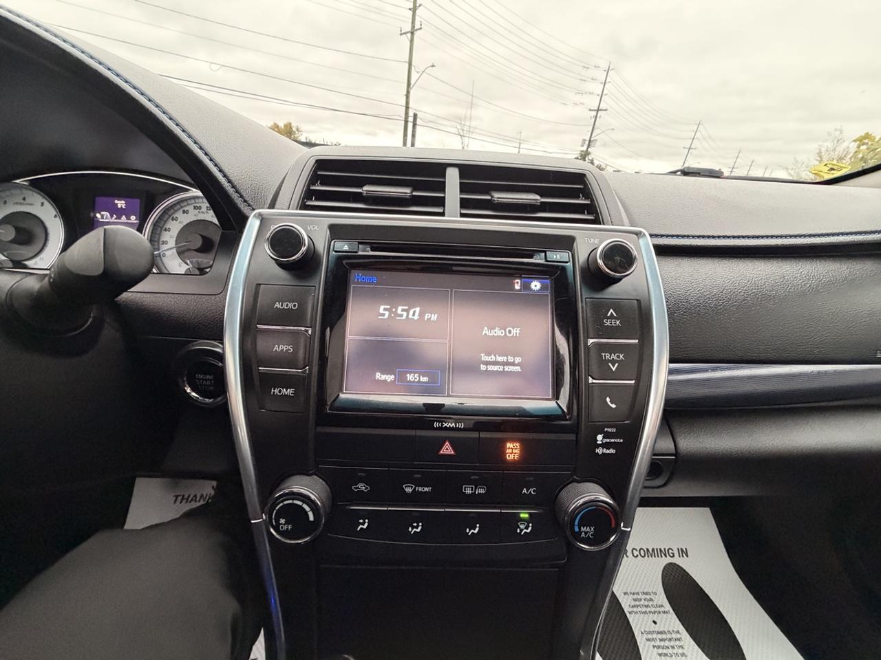 2016 Toyota Camry SE Photo
