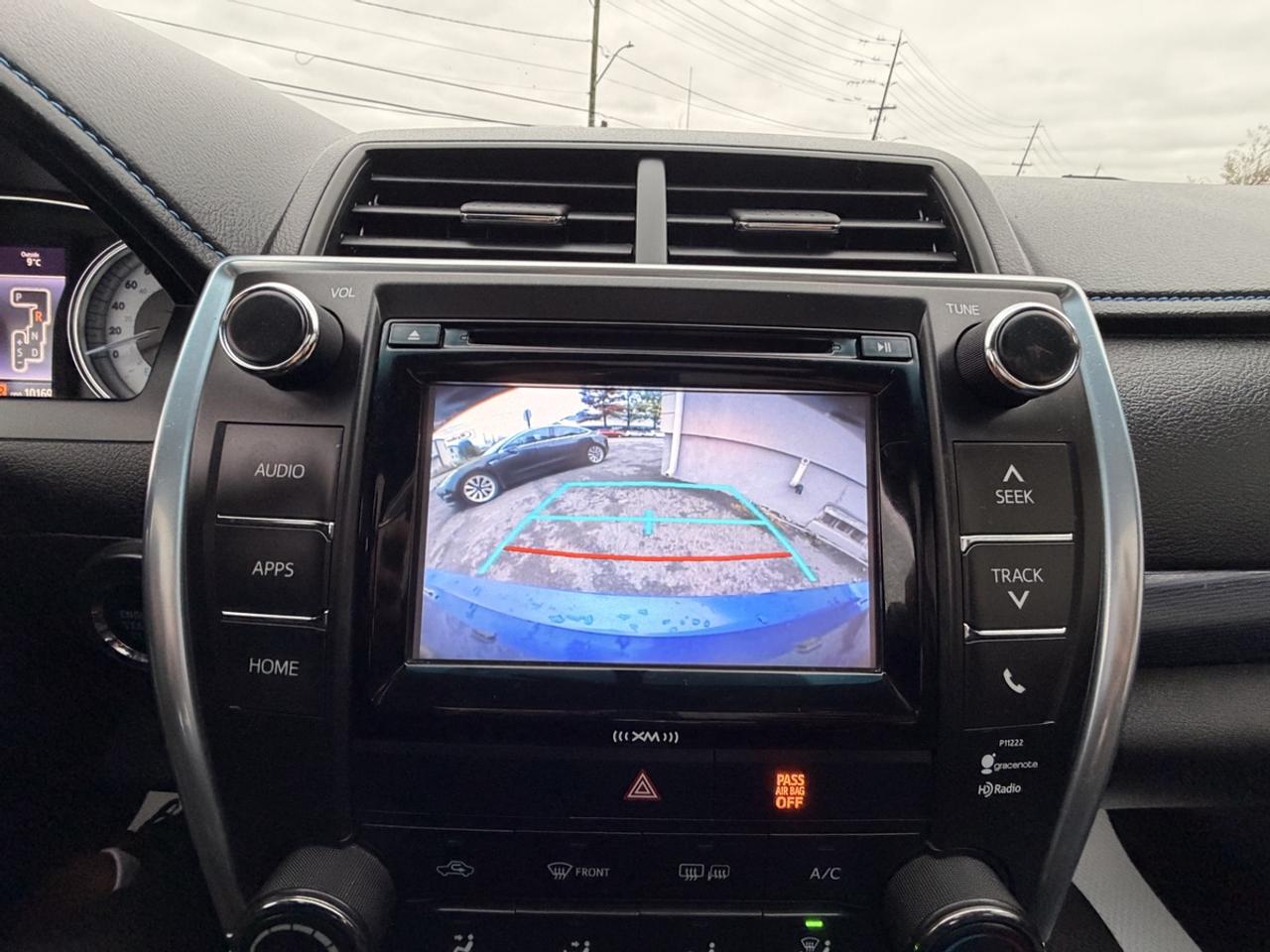 2016 Toyota Camry SE Photo