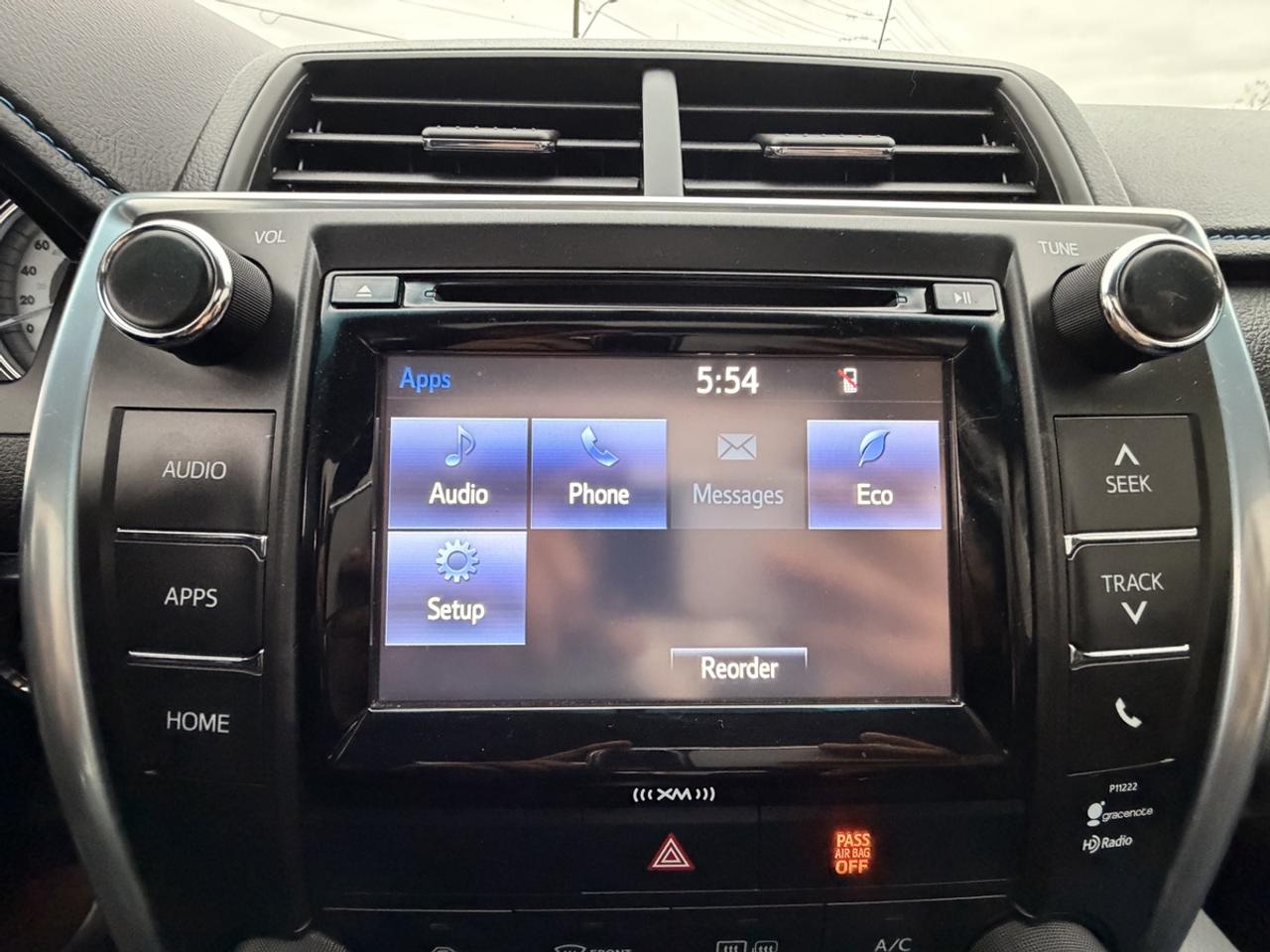 2016 Toyota Camry SE Photo