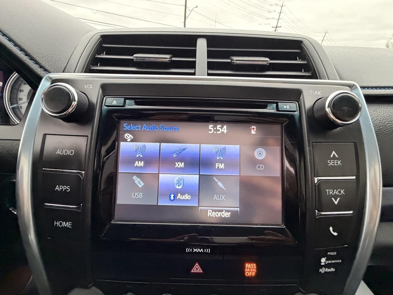 2016 Toyota Camry SE Photo