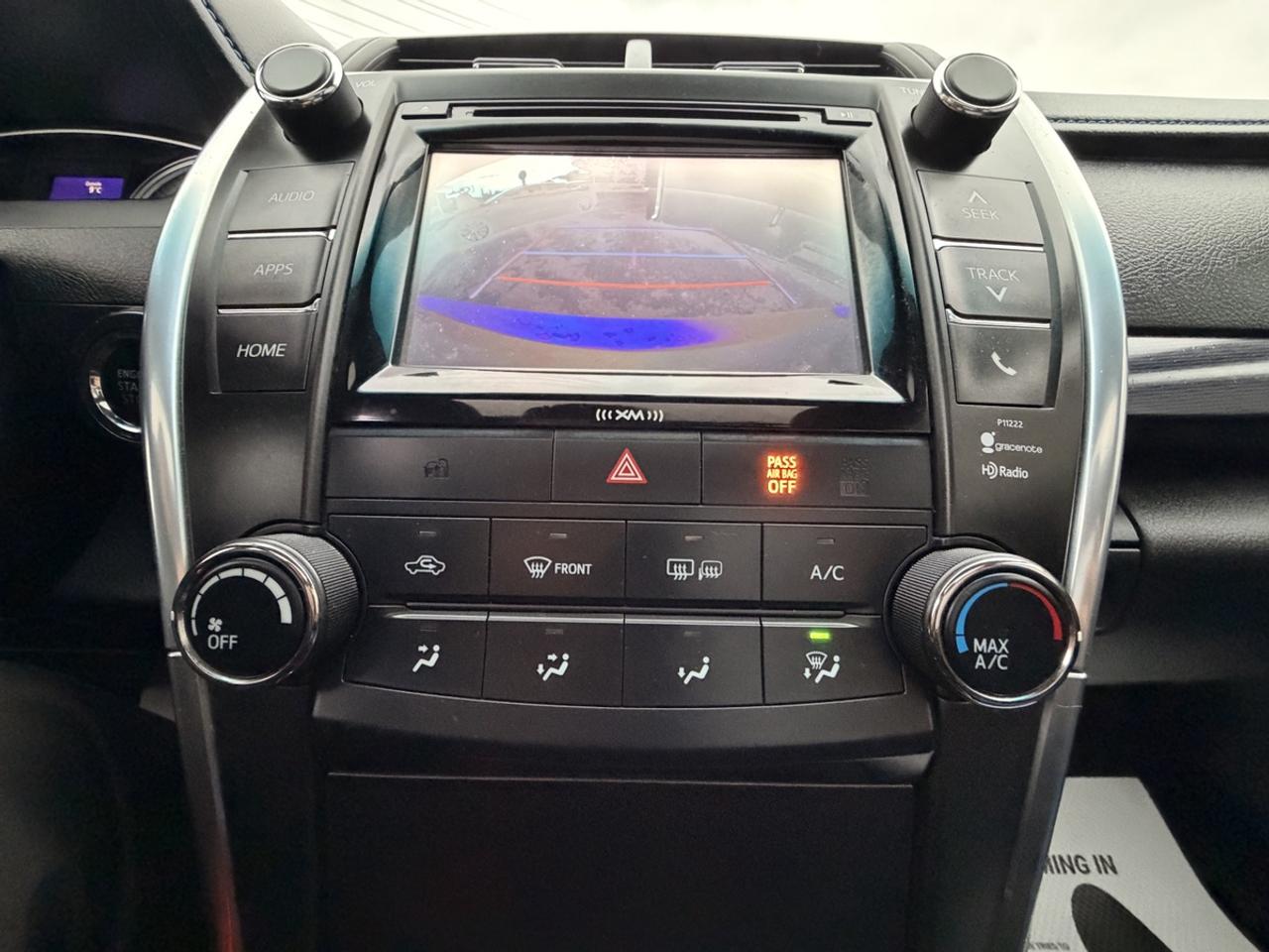 2016 Toyota Camry SE Photo